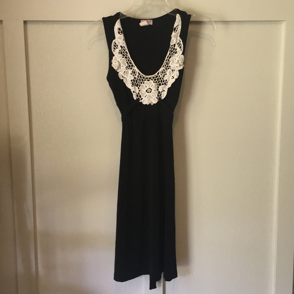 Black Dress - Picture 1 of 4